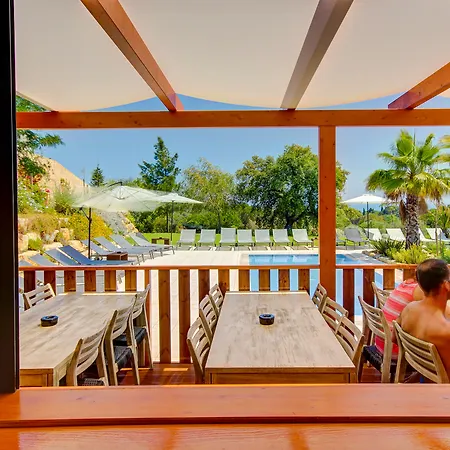 Üdülőközpont Pinheiros Da Balaia 4*