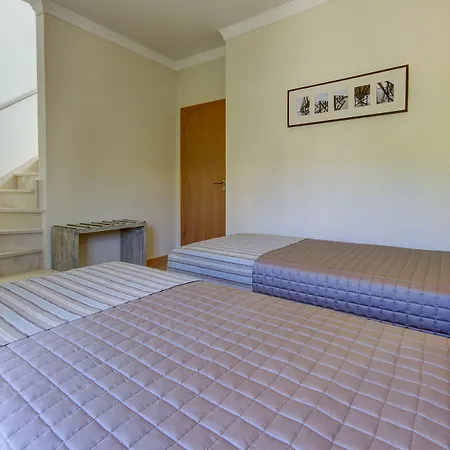 Üdülőközpont Pinheiros Da Balaia 4*