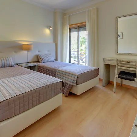 ピンヘイロス ダ バライア ヴィラズ アルブフェイラ