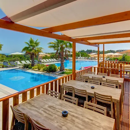 ピンヘイロス ダ バライア ヴィラズ 4*