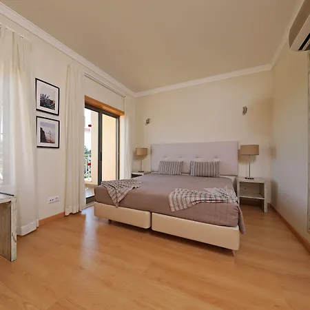 リゾート ピンヘイロス ダ バライア ヴィラズ 4*