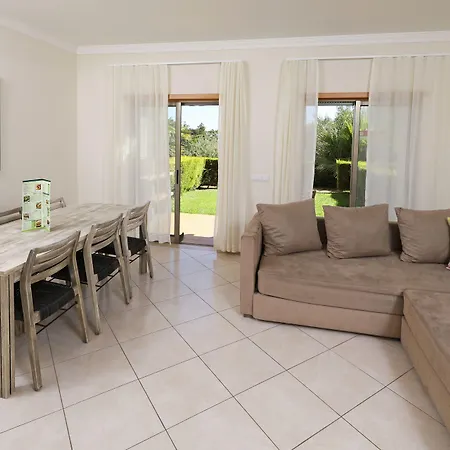 リゾート ピンヘイロス ダ バライア ヴィラズ 4*