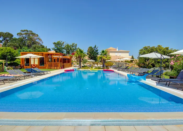 ピンヘイロス ダ バライア ヴィラズ 4*