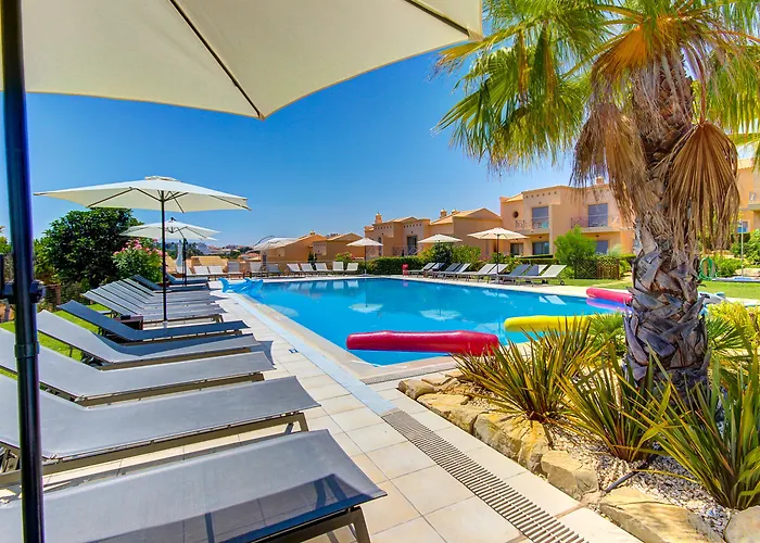 ピンヘイロス ダ バライア ヴィラズ 4*