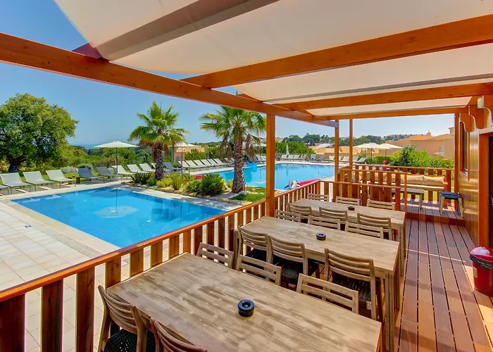 ピンヘイロス ダ バライア ヴィラズ 4*