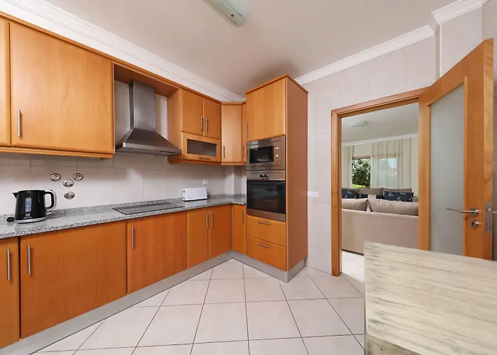 ピンヘイロス ダ バライア ヴィラズ 4*